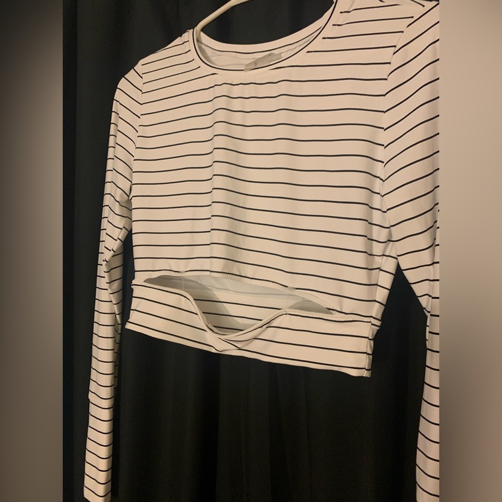 CALIA Lycra UPF50+ Cropped SMALL top - Picture 4 of 5